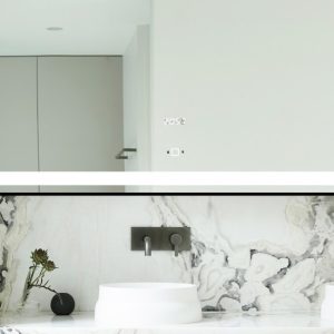 Oglindă Baie LED Elit's Premium cu Senzor de Miscare, Lumina Rece, Caldă și Neutră, 100x65cm, Rama Neagră, Ceas