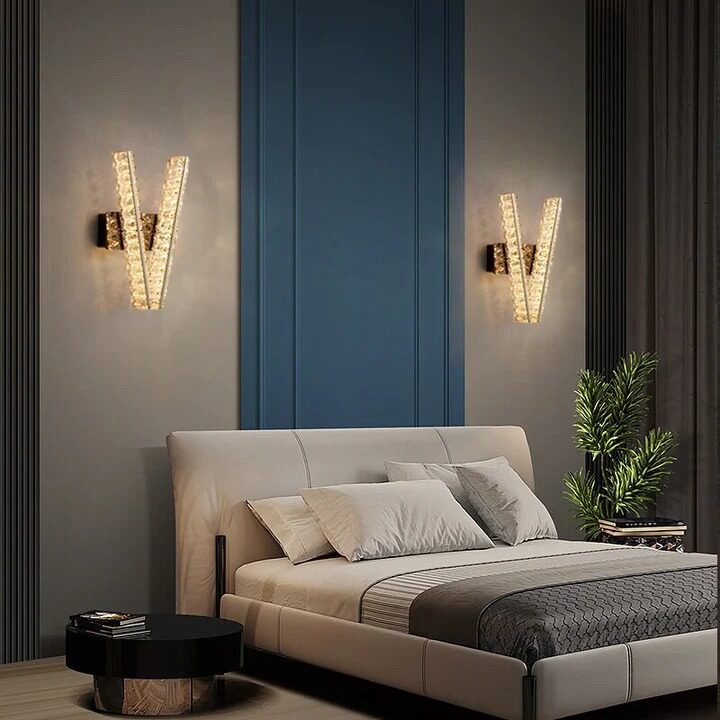 Aplică LED Auriu cu Cristale –Elit's 2 Surse, 10W, 3 Tipuri de Lumină, 35×20×12 cm