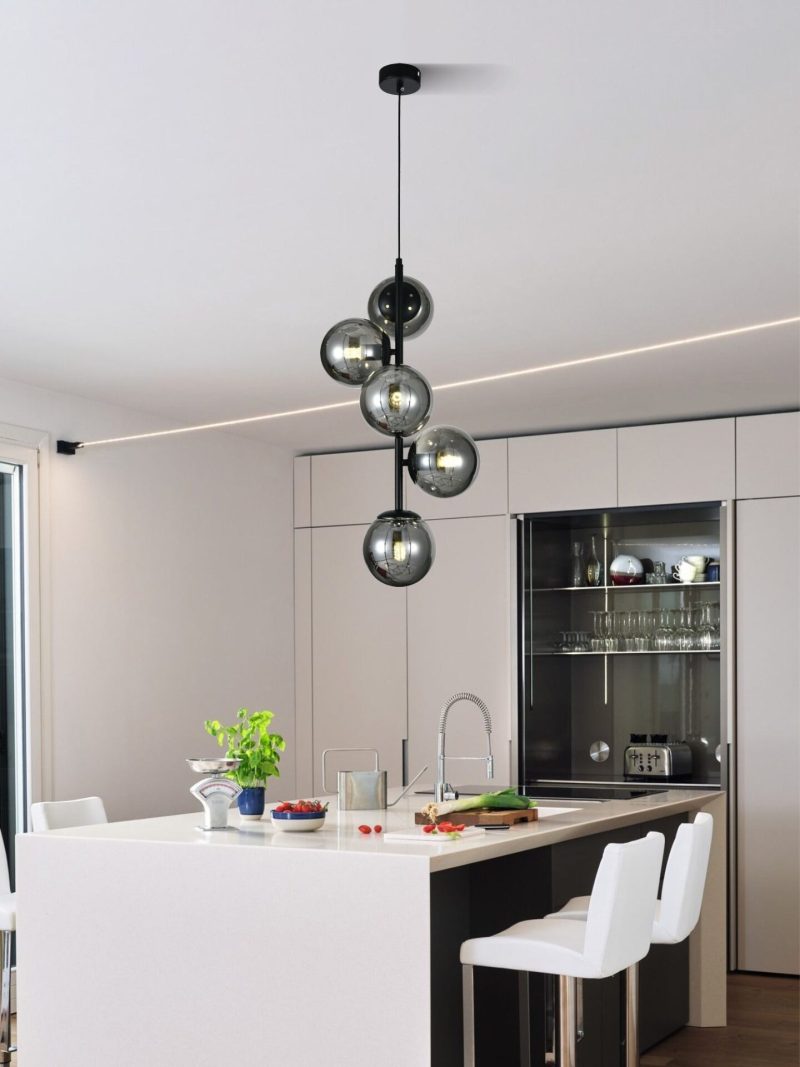Lustra model N6804-5 – 5 abajururi elegante, finisaj negru Lustra model N6804-5 –Elit's 5 abajururi elegante, finisaj negru